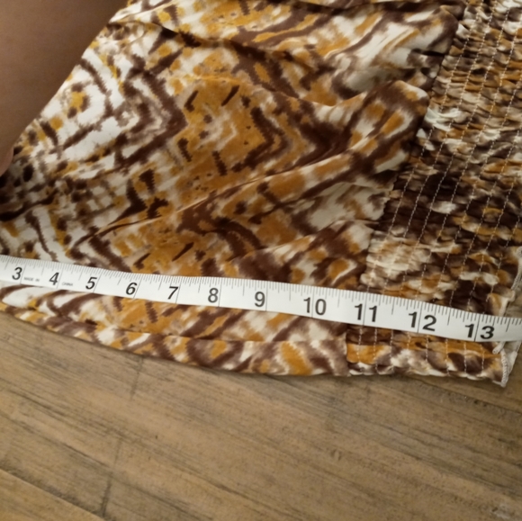 Sleeveless shell XL with mock neck, geometric print of browns, light to dark. - Picture 8 of 8